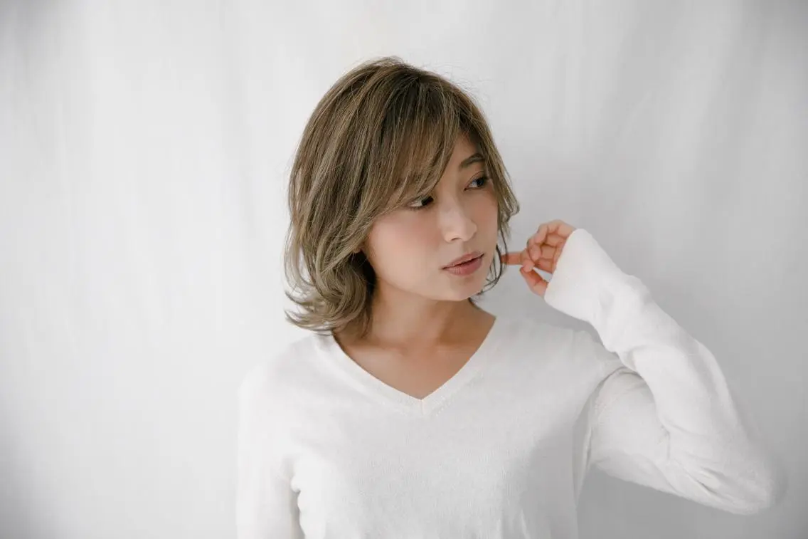 セミロング カラー パーマ ヘアアレンジ メンズ キッズ ネイル アイブロウ メンズハイライト 透明感カラー ハイライトカラー 眉カラー ハイライト Endearing 銀座/レイヤーカットのヘアスタイル
