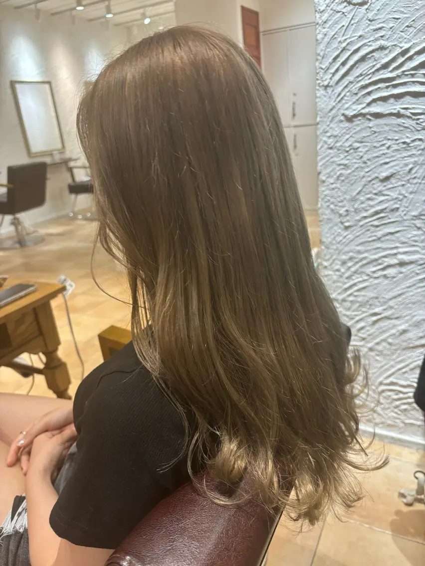ロング カラー ブリーチ グレージュ ミルクティーグレージュ ヘアカラー 🌈透明感カラー🌈 🌟吉田祐介🌟のヘアスタイル