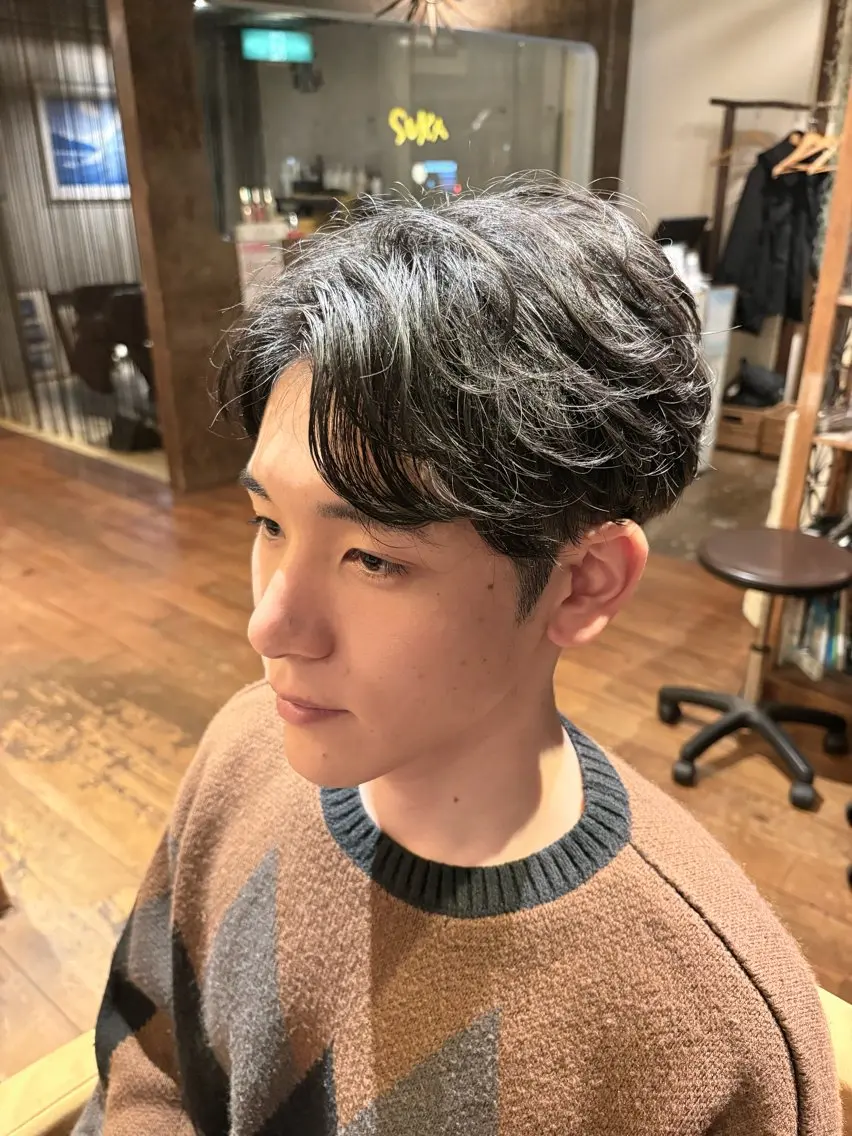 パーマ メンズ フェザーパーマ メンズパーマ カット パーマ メンズパーマ/ タイチのヘアスタイル