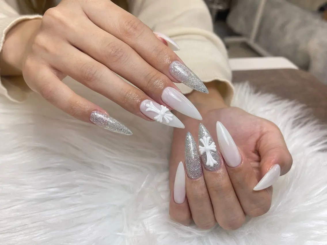 ロング トゥ ヒェンのネイルデザイン