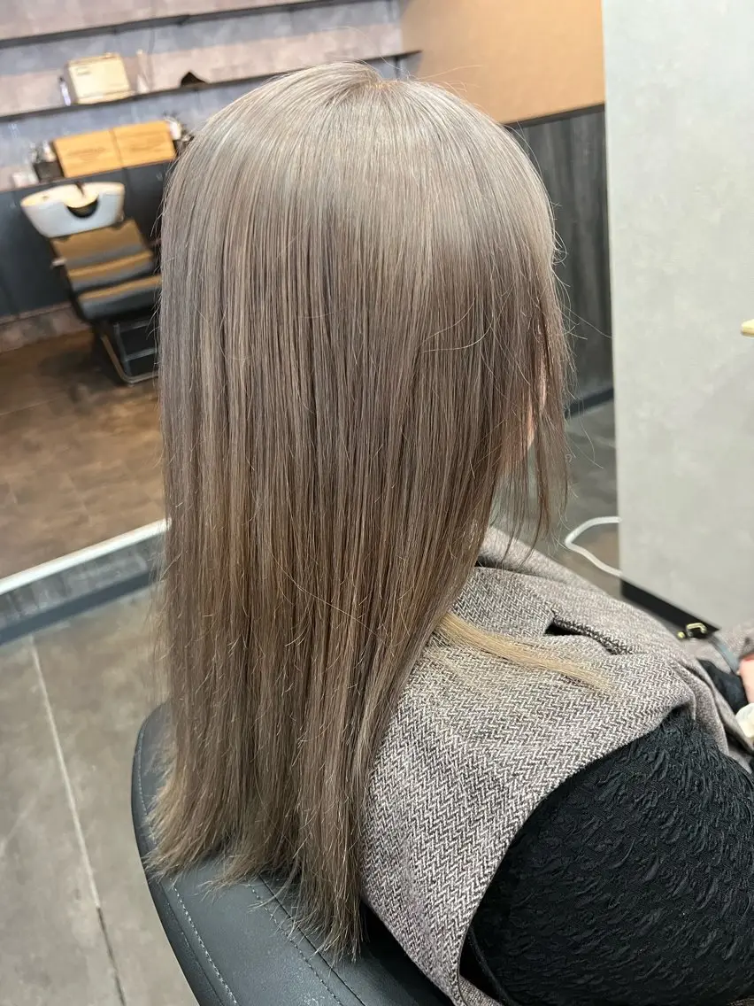 ロング 岡田 麗華のヘアスタイル