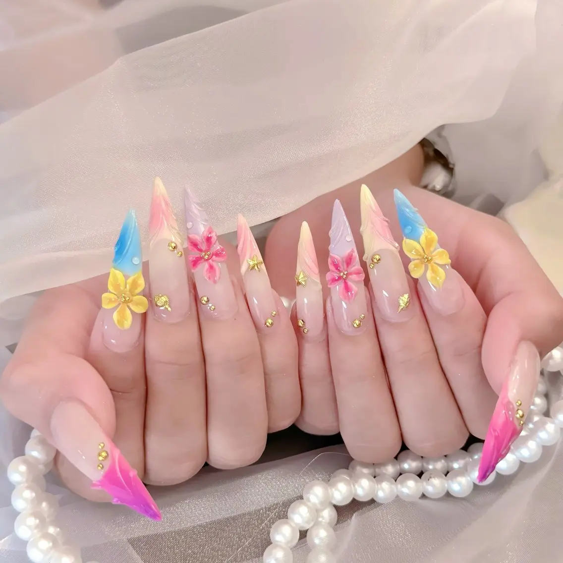 ネイル オーロラネイル 長さ出し フラッシュネイル ジェルネイル 氷ネイル・うるうるネイル 🍓Ichigo🍓 🍓のネイルデザイン
