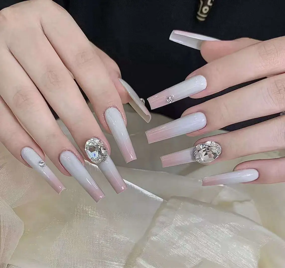 ネイル オーロラネイル フラワーネイル フットネイル フレンチネイル ジェルネイル ハンドネイル ハンドケア BabyYouMi nailのネイルデザイン