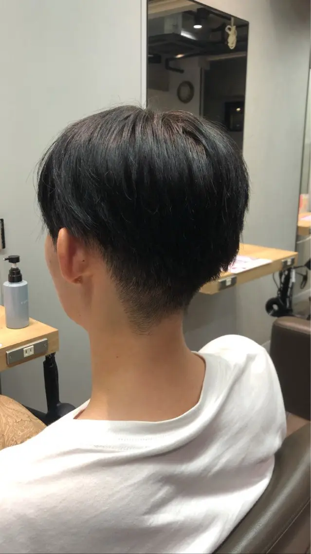 ショート メンズ 刈り上げ 🎀縮毛矯正.暗髪 .艶髪🩶ちひろのヘアスタイル