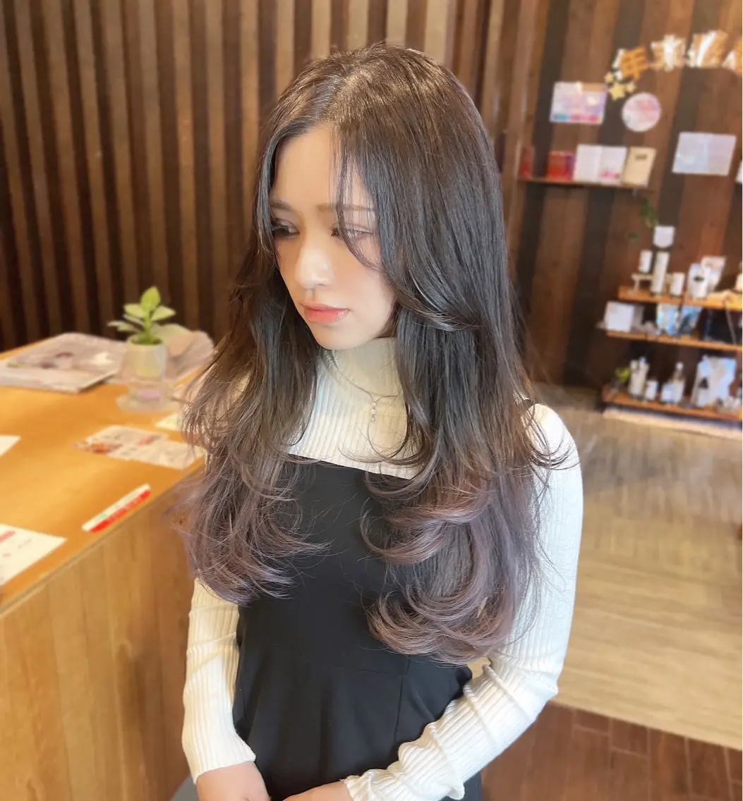 ロング カラー グラデーションカラー レイヤーカット 具志 正太のヘアスタイル