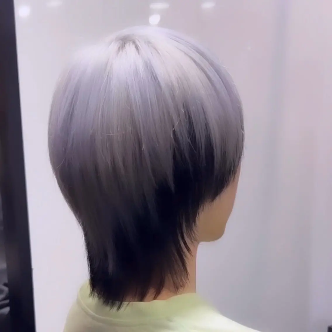 ショート ウルフカット カット ヘアカラー メンズハイトーン 佐藤智頼のヘアスタイル