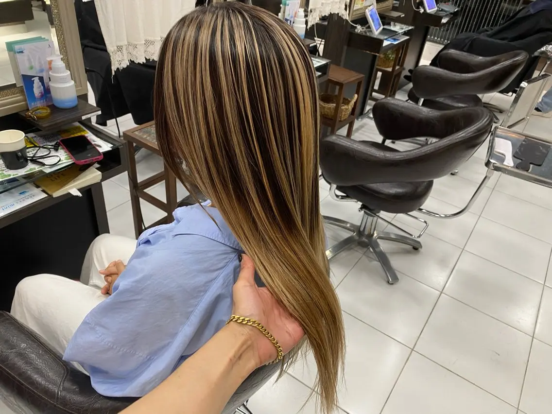 ロング カラー バレイヤージュ レイヤーカット ヘアカラー トリートメント グレージュ達人/赤み 消し/ブリーチ/岩崎のヘアスタイル
