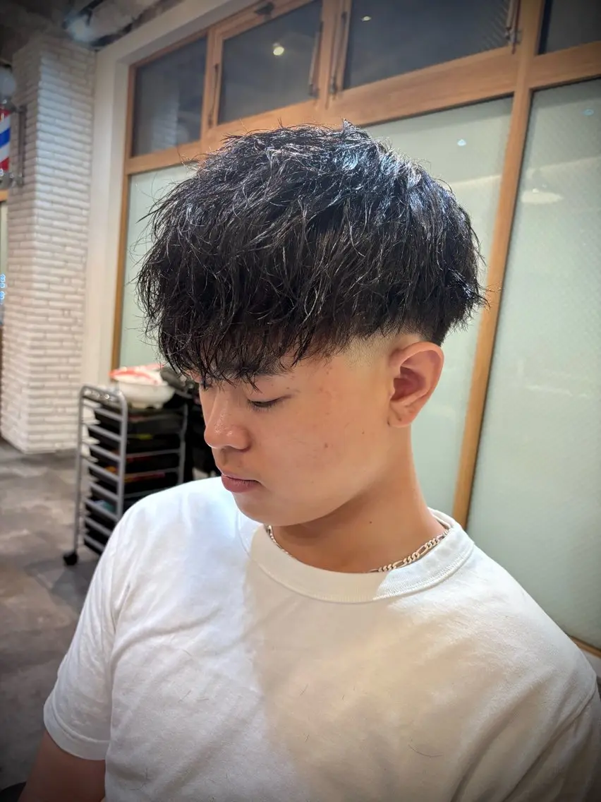 パーマ メンズ フェードカット メンズパーマ スキンフェード スパイラルパーマ カット ヘアカラー パーマ 💈barber 中根 龍星💈のヘアスタイル