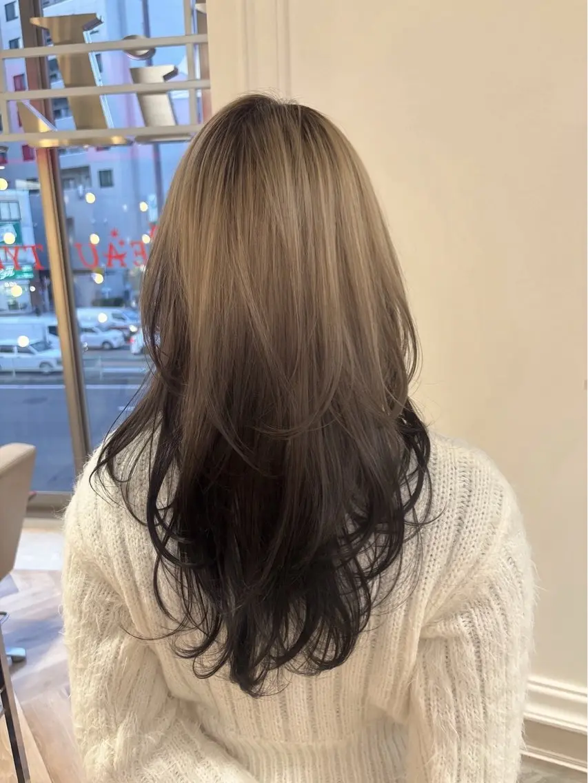 ロング カラー シールエクステ バレイヤージュ ベージュカラー ブリーチ ケアブリーチ カット ヘアカラー 大阪梅田/レイヤー/ ハイライト/yuuのヘアスタイル