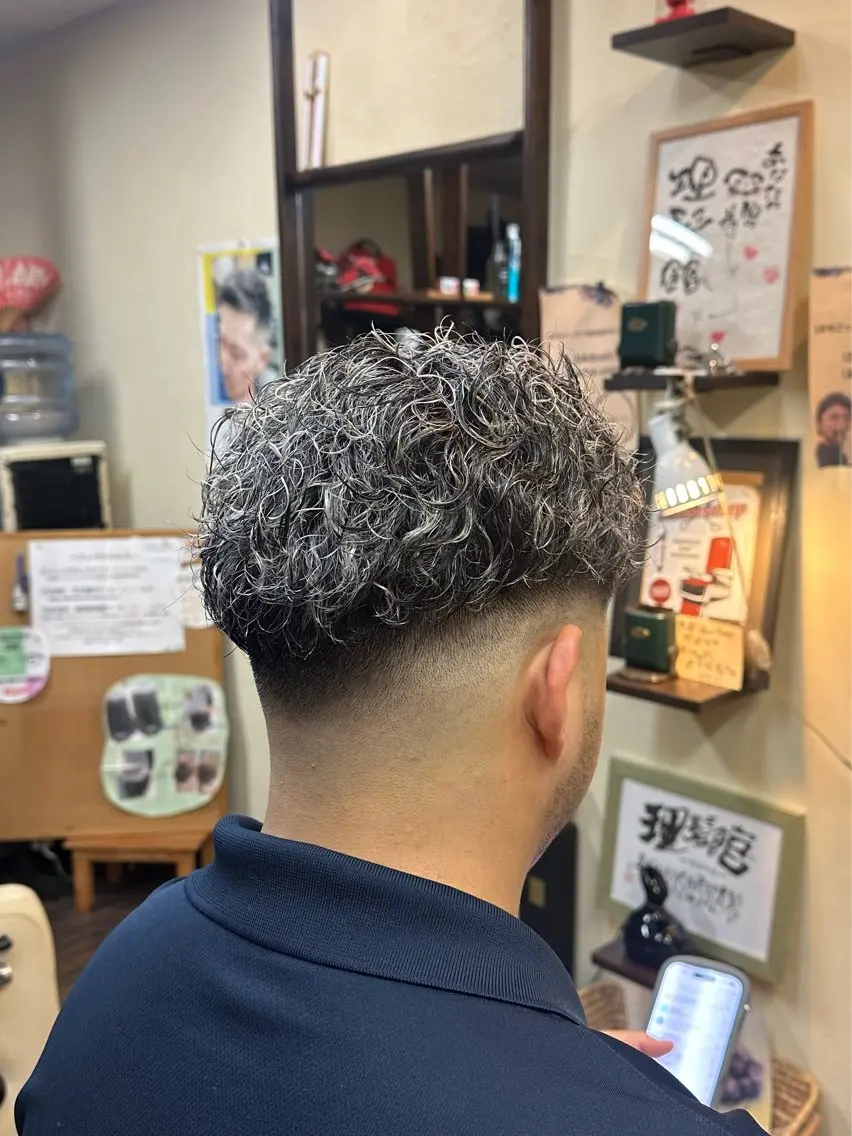 ショート カラー パーマ メンズ メンズハイライト メンズメッシュ メンズパーマ ハイライトカラー メッシュ カット ヘアカラー パーマ 田口 莉乃のヘアスタイル