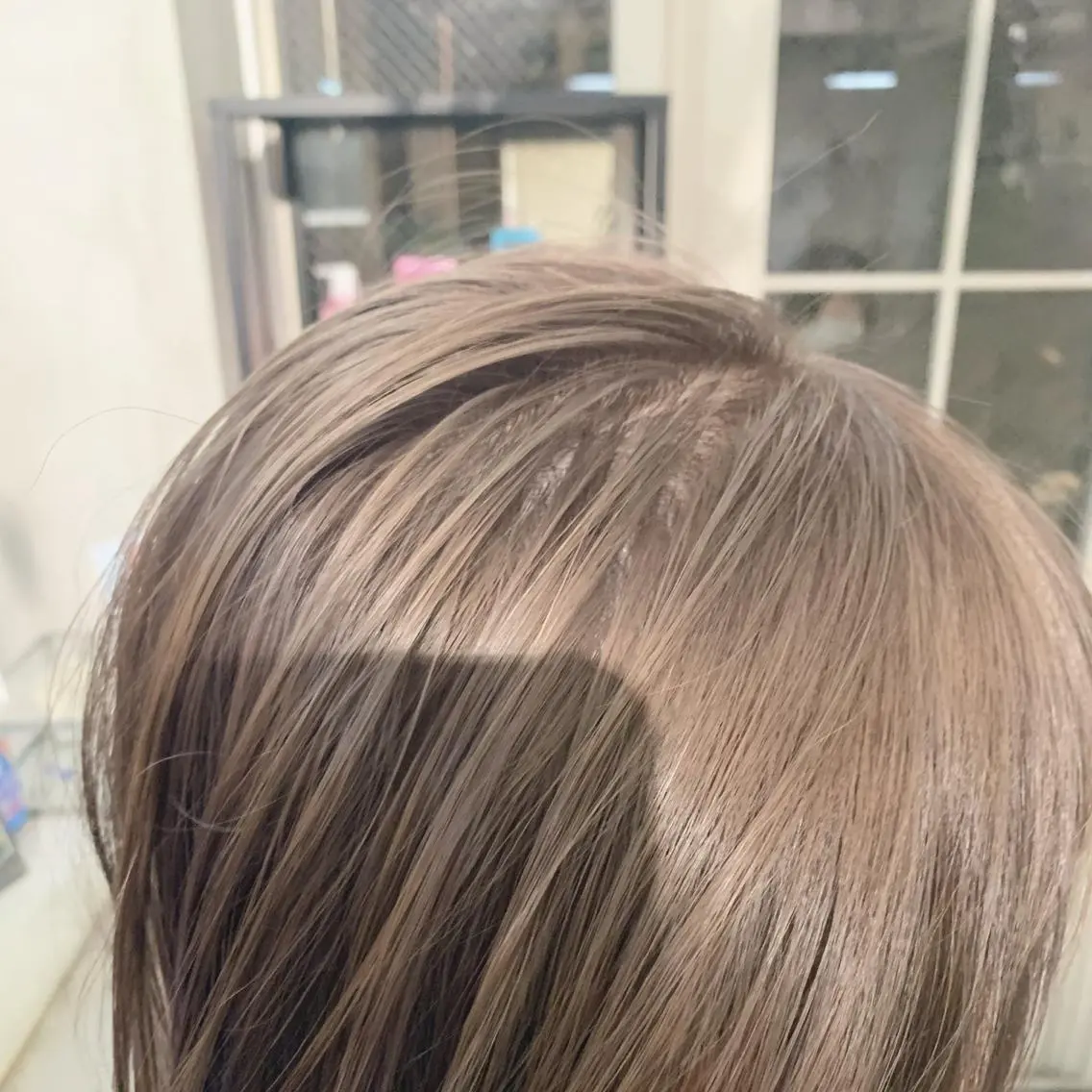 ショート カラー ハイトーンボブ 前田 表参道　グレージュのヘアスタイル
