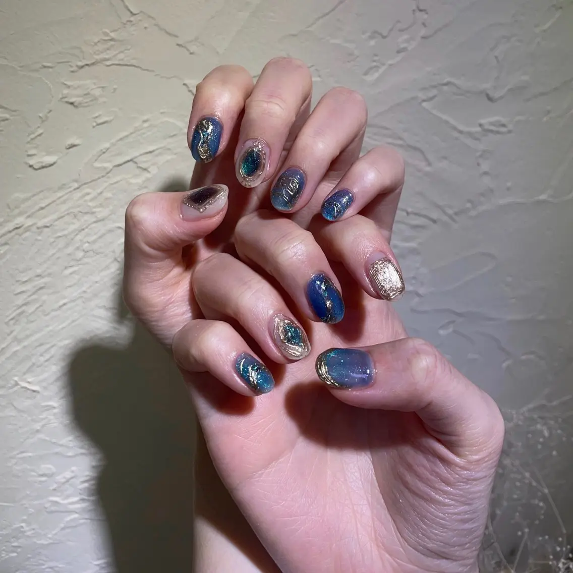 ネイル アートネイル べっ甲ネイル ジェルネイル グリーン キラキラネイル nailstudio eviz新宿店のネイルデザイン