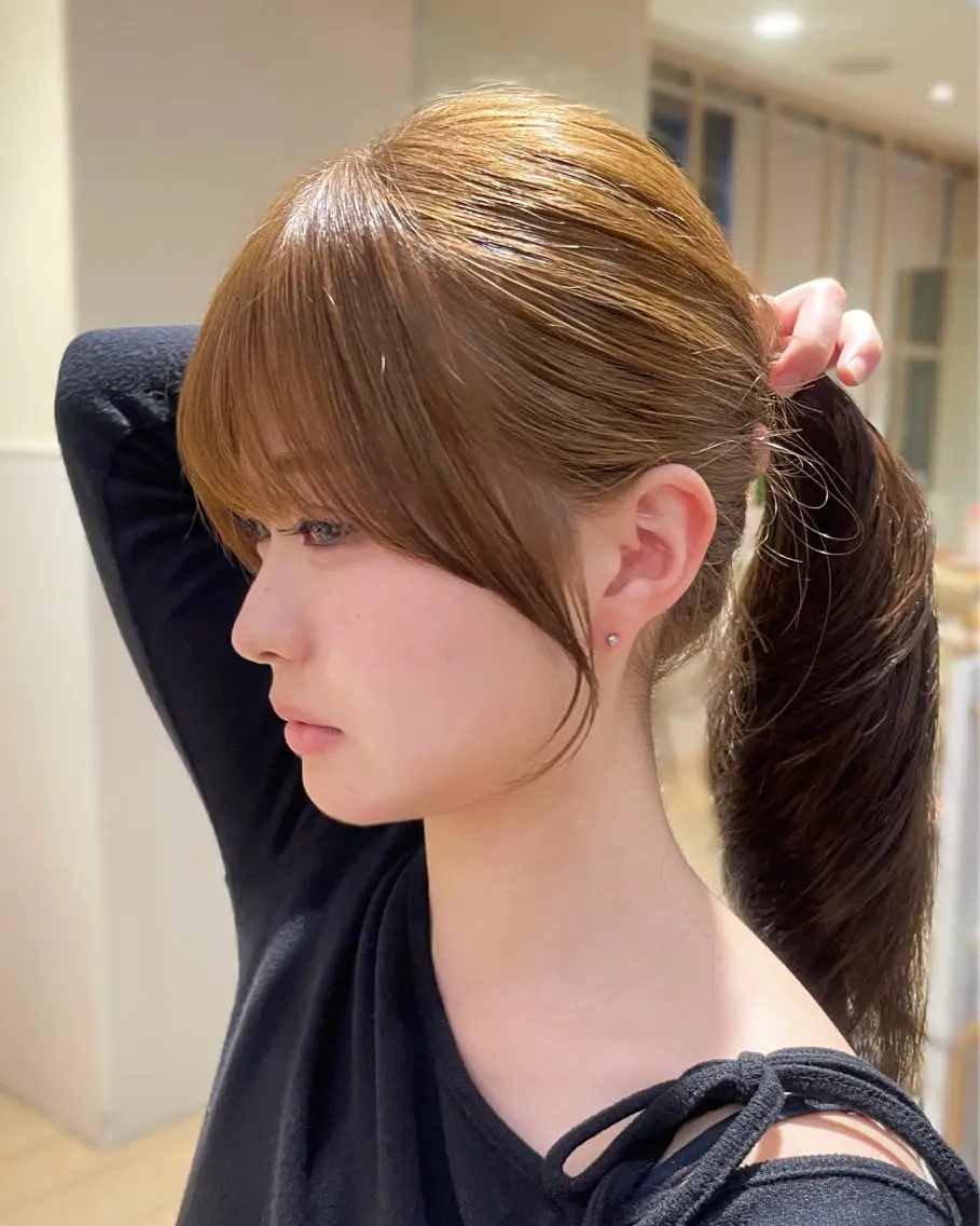 セミロング カット ヘアカラー トリートメント 表参道小顔カット前髪 割れ改善クロスパーマのヘアスタイル