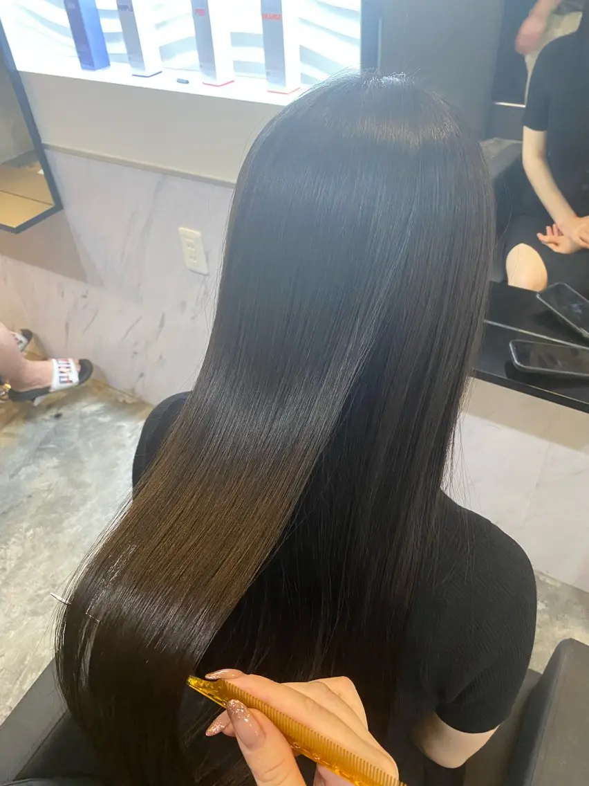 ロング カット 縮毛矯正 ブリーチカラーと、髪 質改善。HARUKAのヘアスタイル
