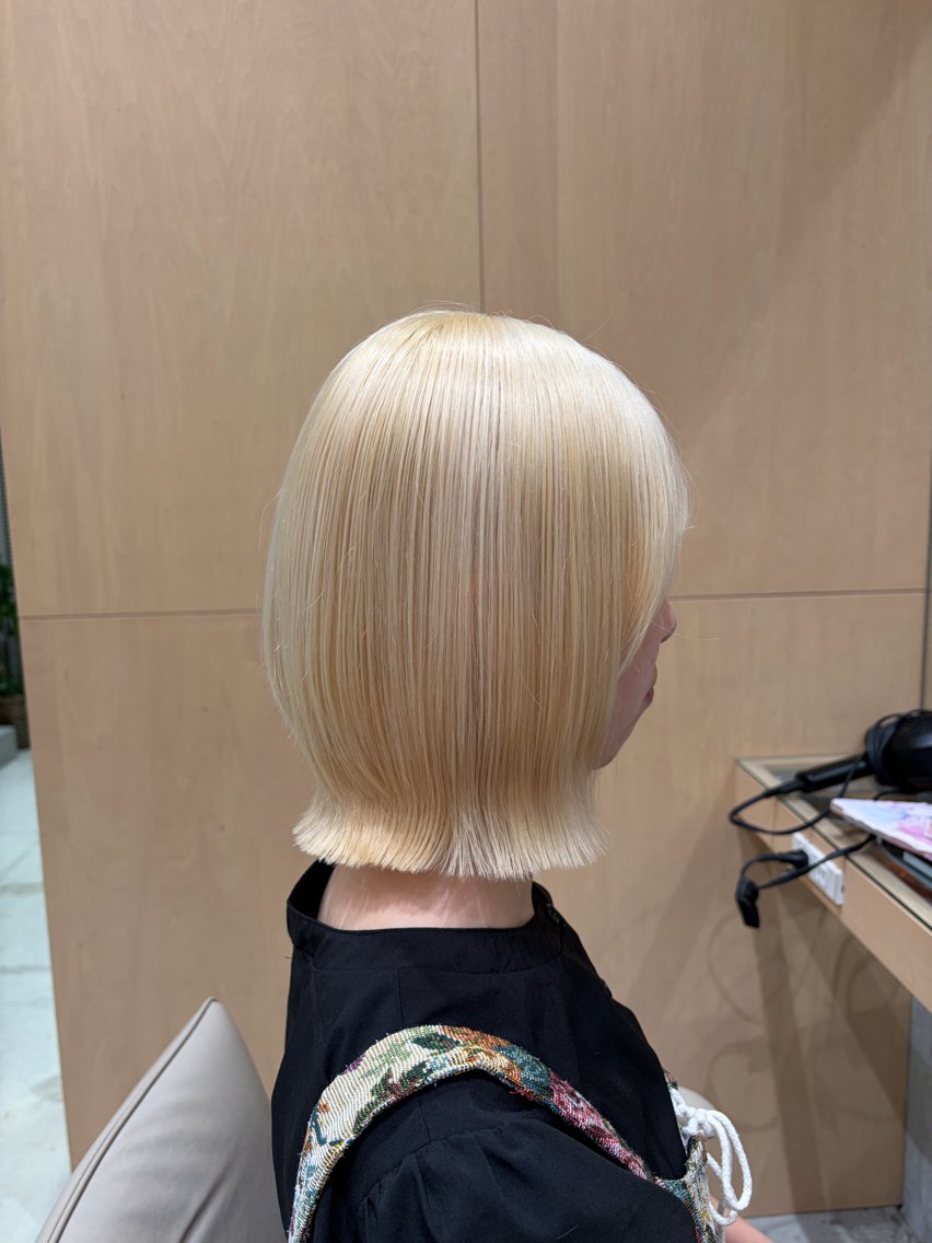 ミディアム カラー ブロンド ホワイトブロンド ボブ ヘアカラー トリートメント ホワイトカラー☁️/ Yuya/ハイトーンのヘアスタイル
