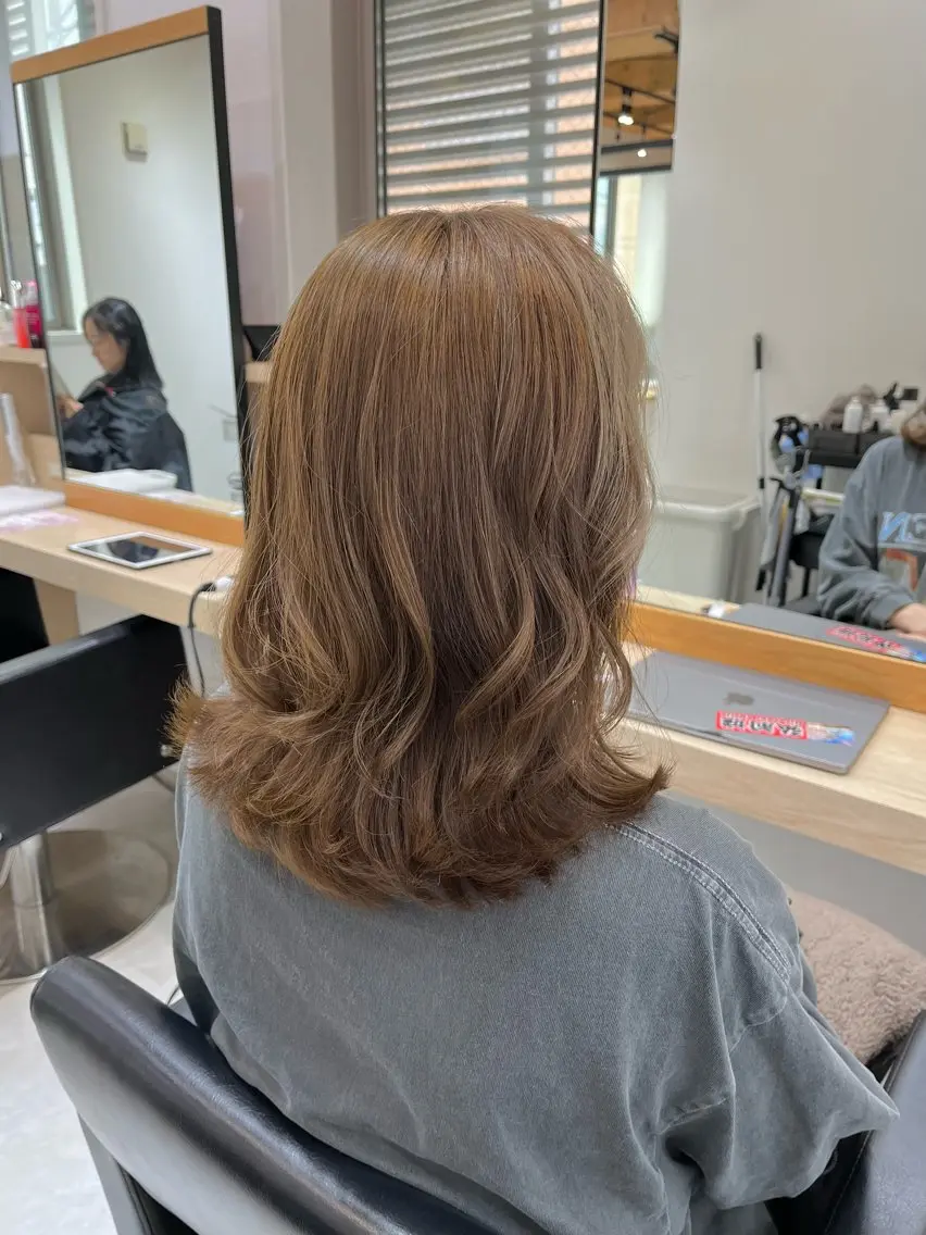 セミロング カラー カット ヘアカラー トリートメント 【ニュアンスカラー・ 髪質改善】スズキカナのヘアスタイル