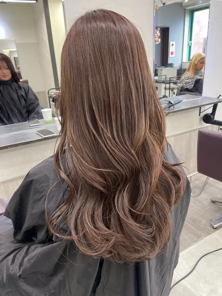 ロング カラー ベージュカラー オリーブベージュ AIRI layer cut hairのヘアスタイル