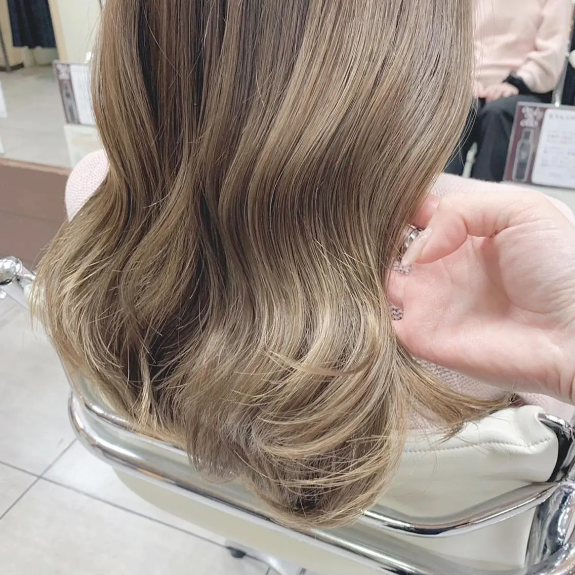 セミロング カット ヘアカラー 🫧艶髪カラー🫧 森本くるみのヘアスタイル