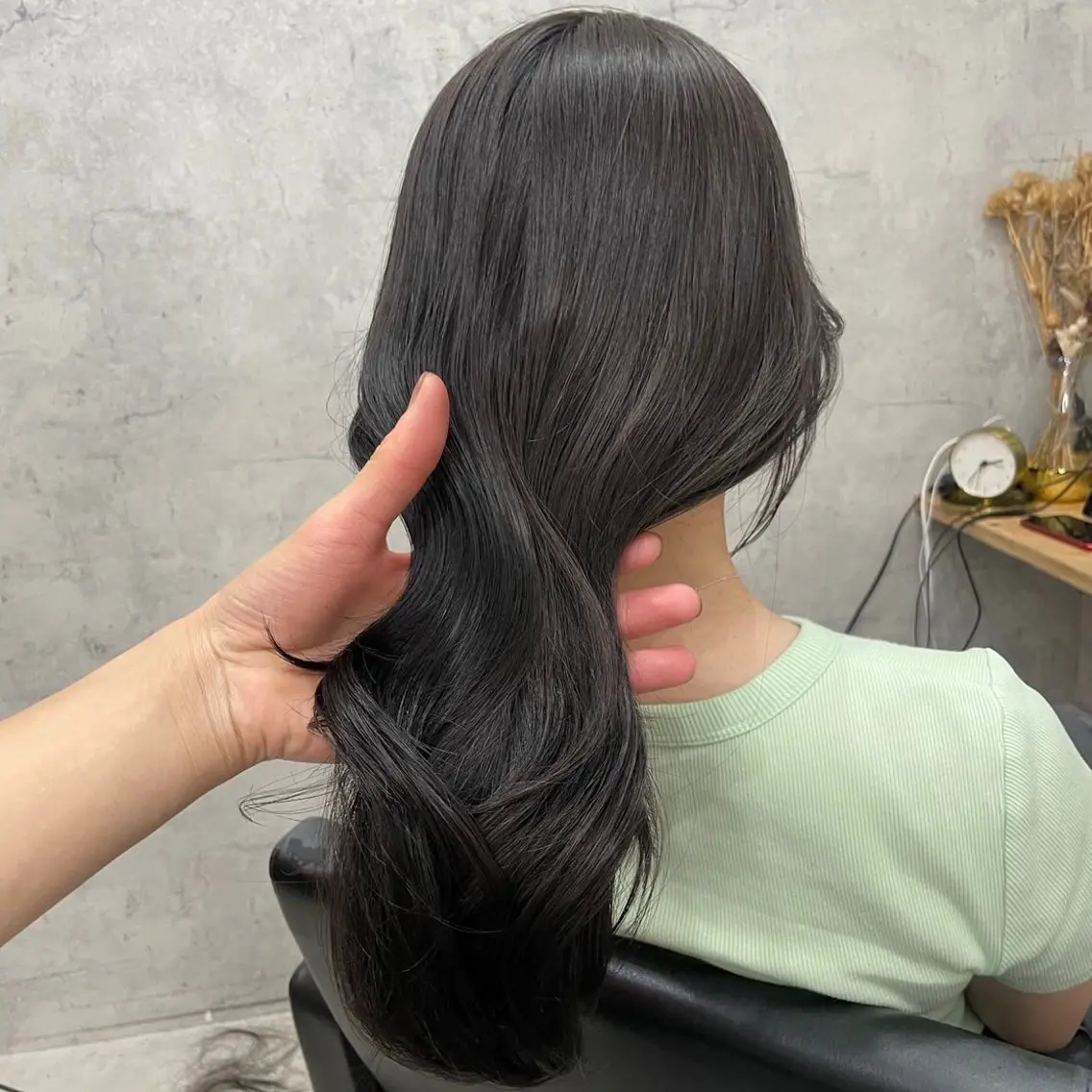 ロング カラー ダークグレー エクステ・レイヤ ーカット松下宗翔のヘアスタイル