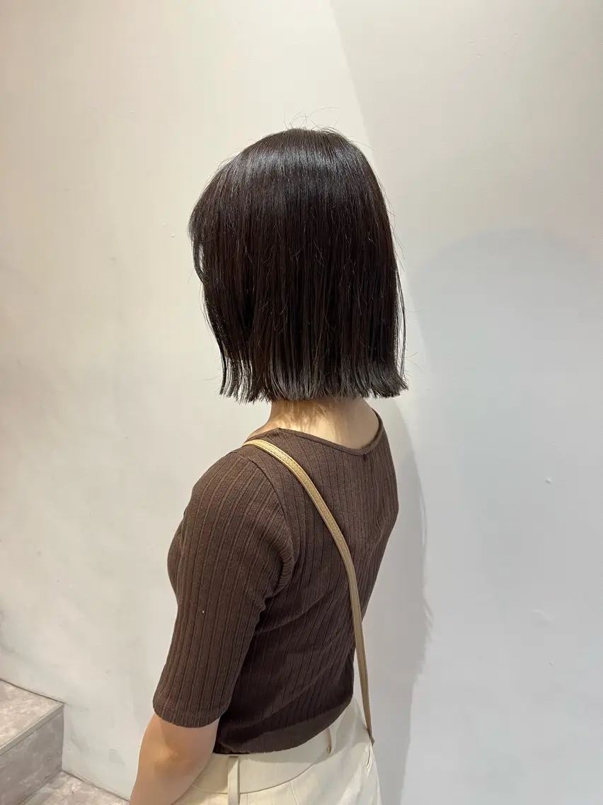 ミディアム カラー 切りっぱなしロブ 村山 豪歩のヘアスタイル