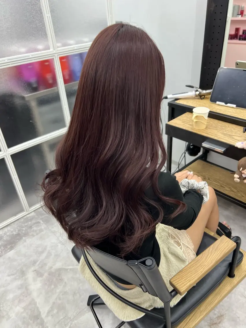 ロング ピンクブラウン ヘアカラー 岸下 理緒のヘアスタイル