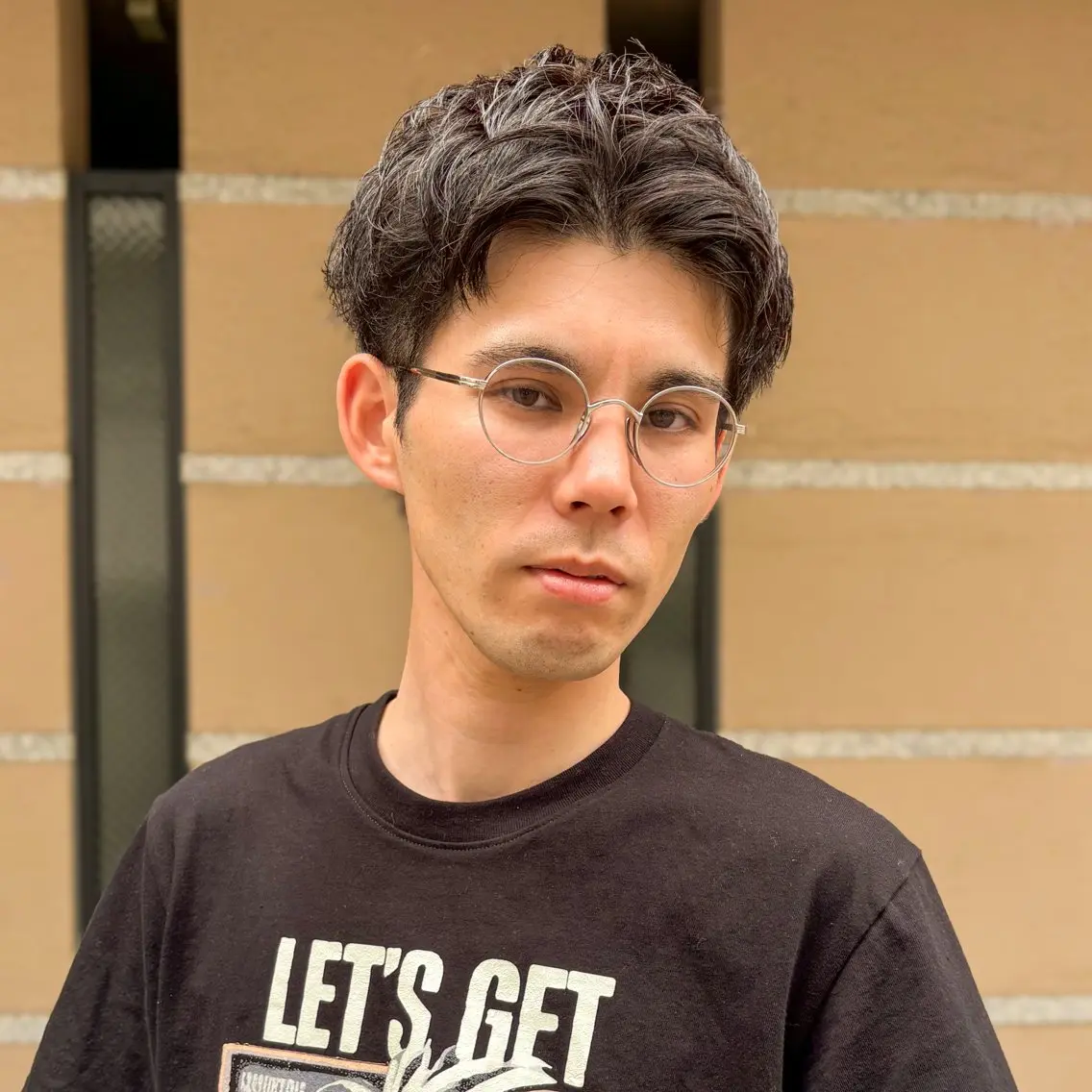 メンズ フェードカット フェザーパーマ メンズハイトーン メンズパーマ メンズショート カット 【メンズ 特化】村斎　伶次のヘアスタイル