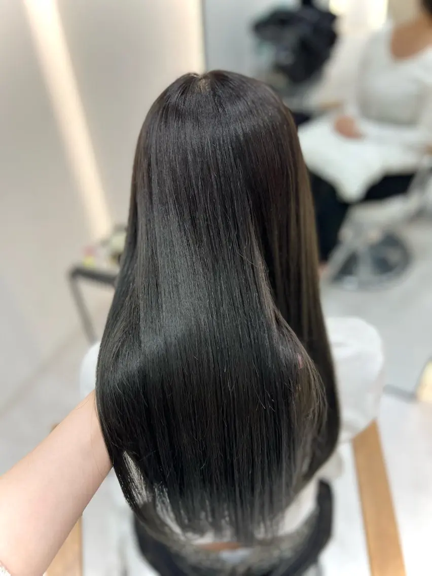 ロング カラー Zina aimiのヘアスタイル