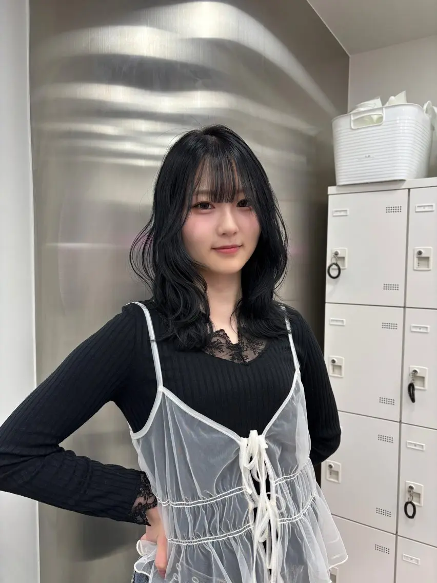 セミロング 抜け感レイヤー︴ ニュアンスカラーのヘアスタイル
