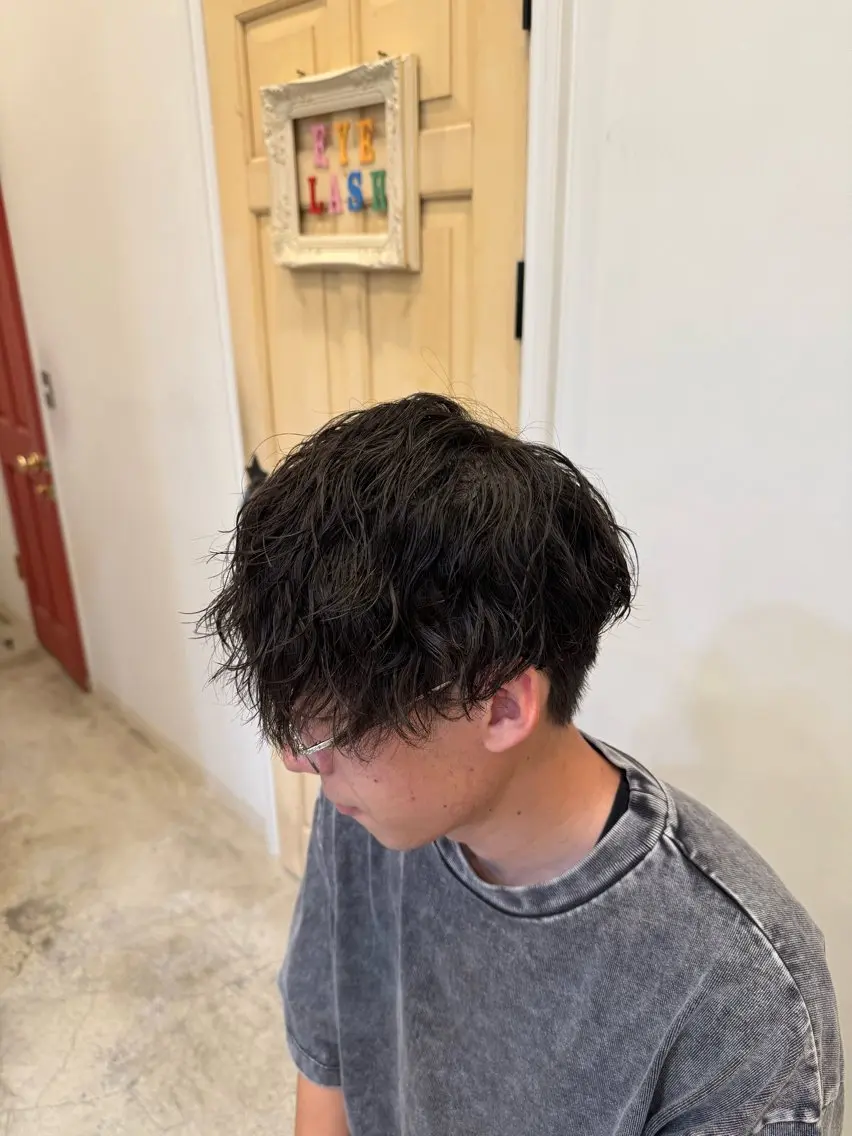ショート パーマ メンズ カット パーマ メンズ特化 波巻き ツイスパ 黒川 貴史のヘアスタイル
