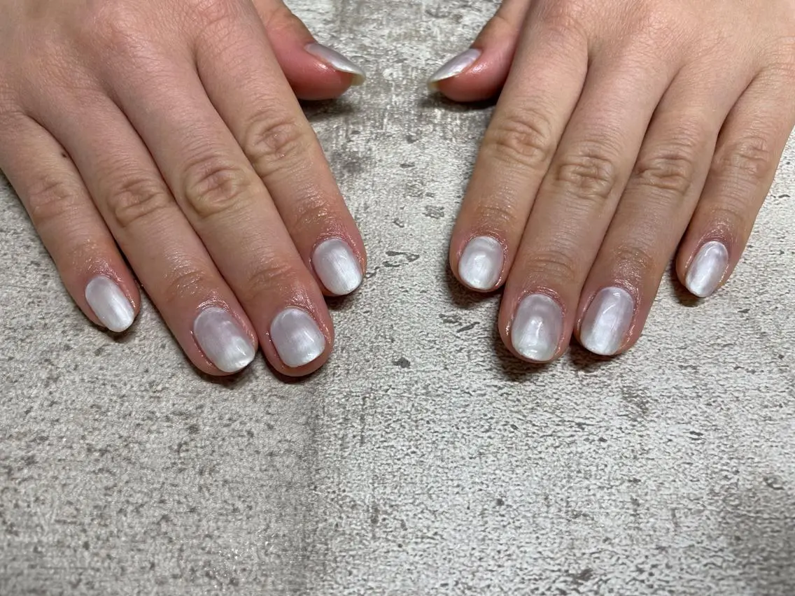 ネイル ホワイト ハンドネイル mogunail &blowのネイルデザイン