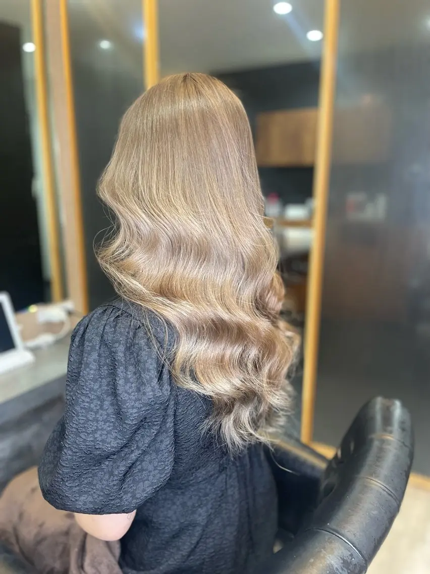 ロング カラー RIEブリーチ& エクステ特化型のヘアスタイル