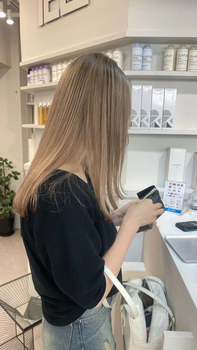 ロング カラー ベージュカラー ブリーチ ハイトーンカラー ミルクティーベージュ 💍モテる艶髪 透明感カラー💖のヘアスタイル