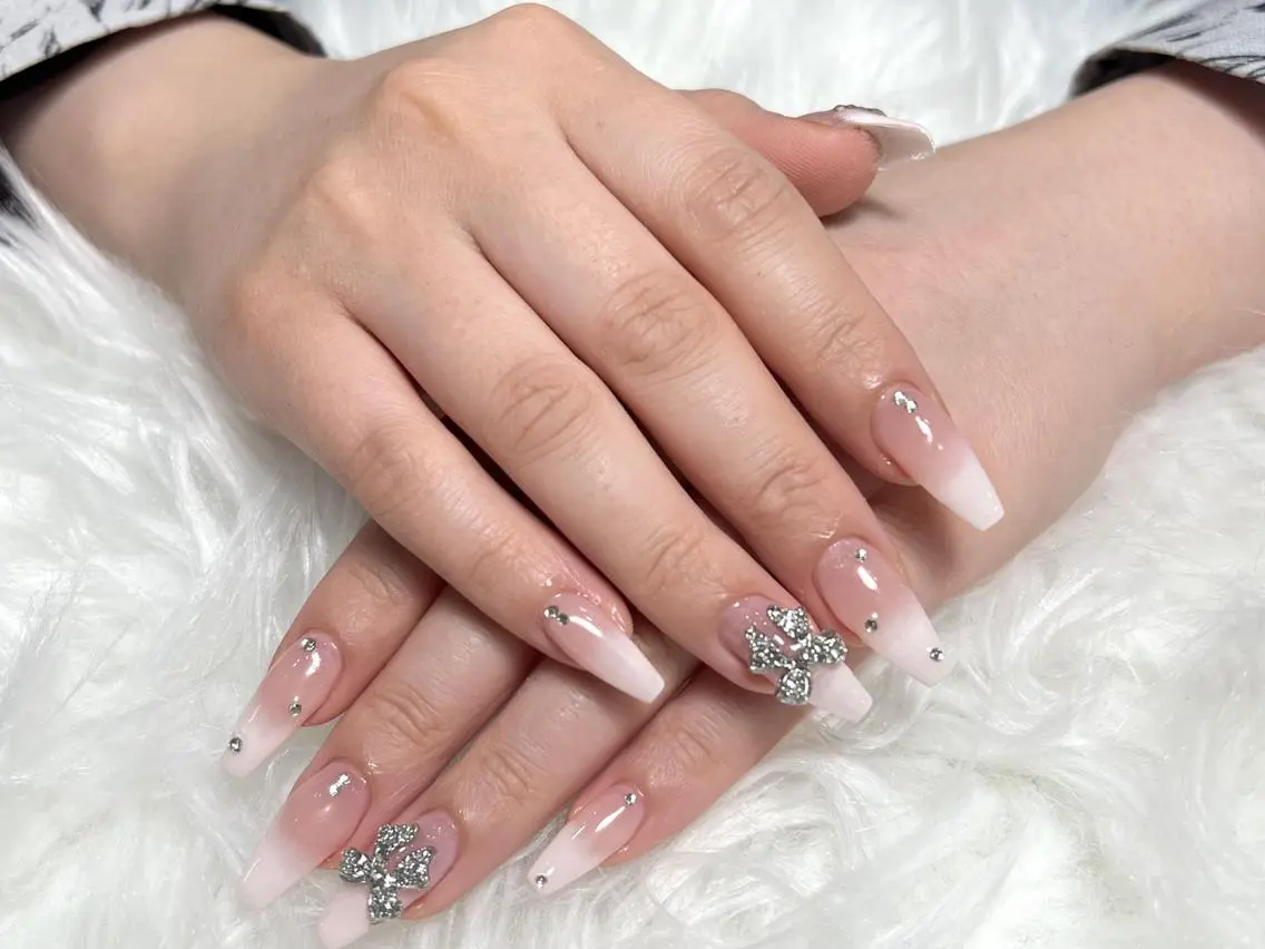 ネイル 長さ出し グラデーション 卒業式 キラキラネイル マグネットネイル Emi🌸Belle Nail Salonのネイルデザイン