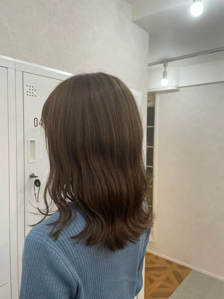 ミディアム カラー オリーブカラー 植原 遥夏のヘアスタイル