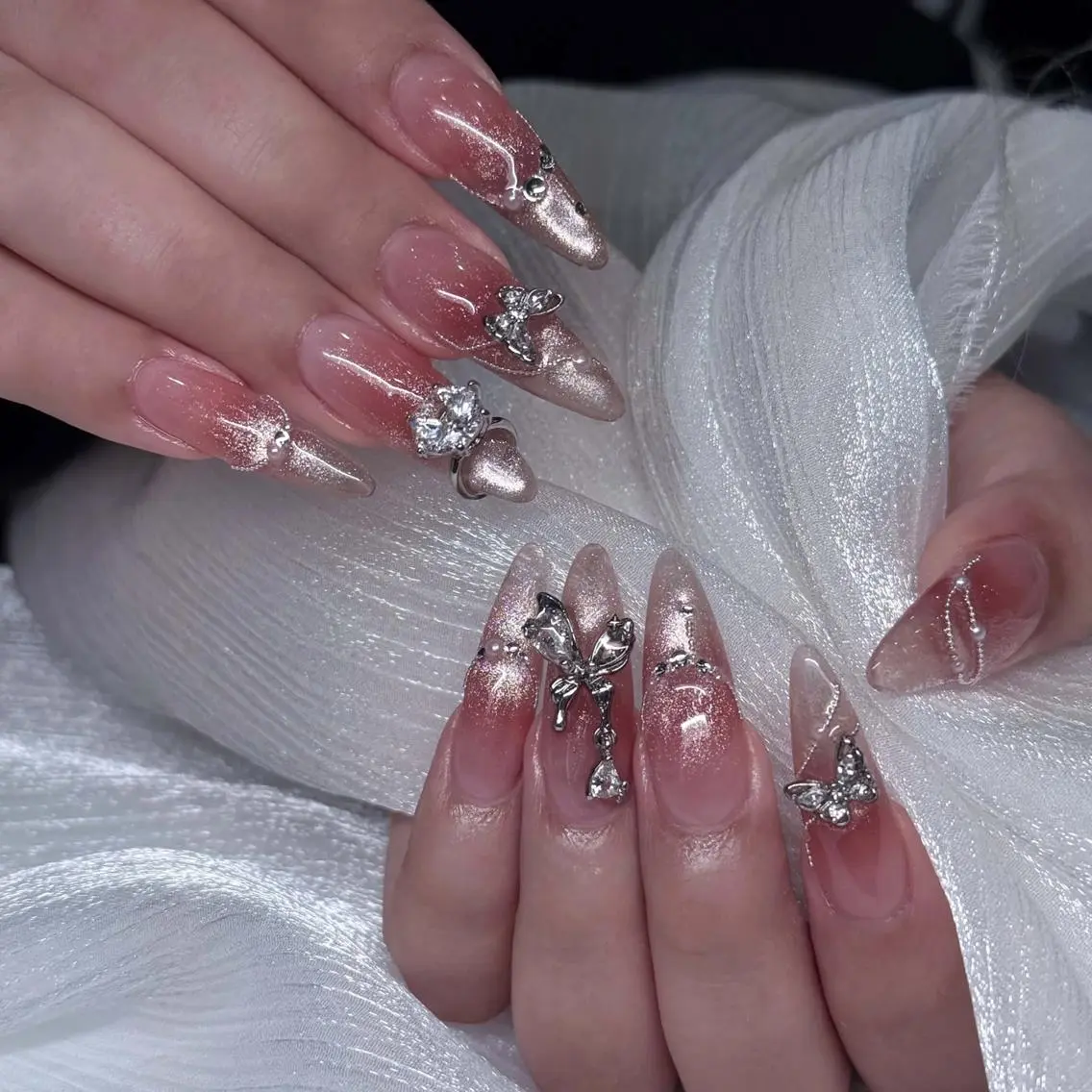 ネイル アートネイル オーロラネイル ブルー チークネイル フットネイル ハンドネイル NAILS168 大塚店のネイルデザイン