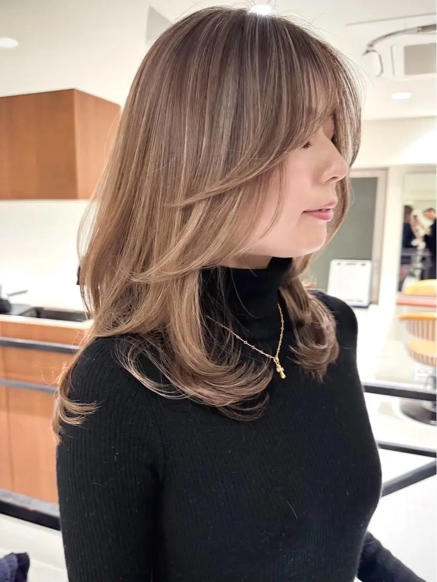 セミロング カラー ベージュカラー ハイライトカラー ハイライト ヘアカラー 小顔ボブ jilblanカホのヘアスタイル