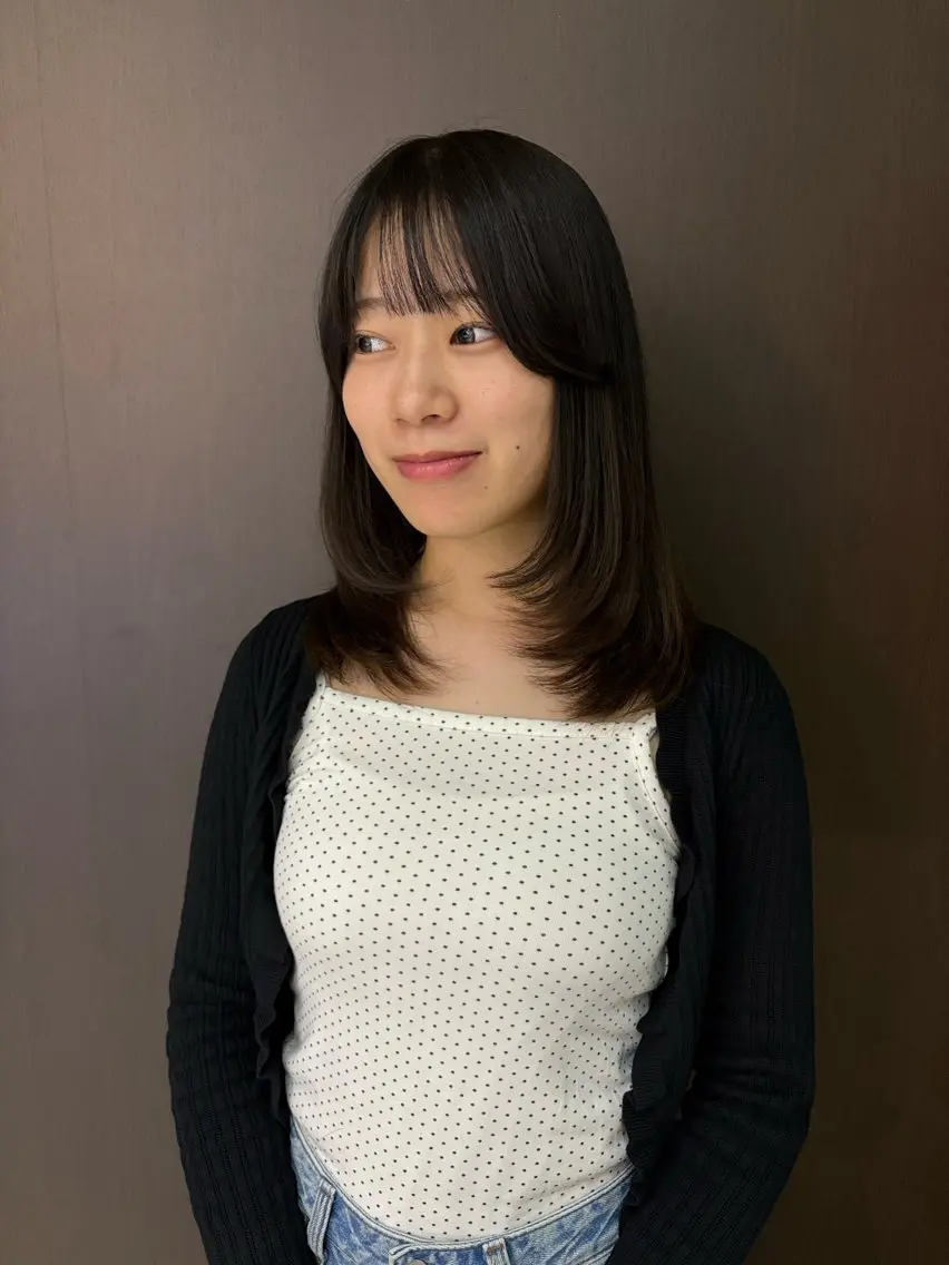 ミディアム レイヤーカット ローレイヤー ‘AXIS栄ガスビル Hinataのヘアスタイル