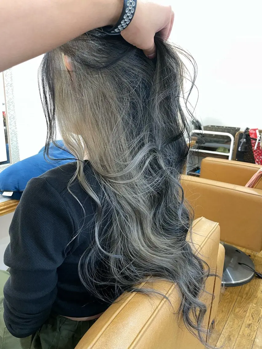 ロング ヘアカラー ブリーチ毛矯正.髪質 改善.髪にドラマをのヘアスタイル