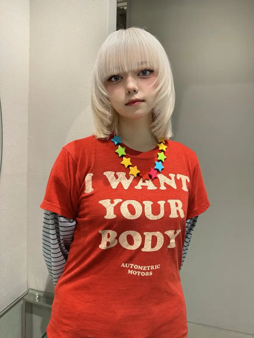 ショート 顔まわりレイヤー 顔周りカット レイヤーカット ヘアカラー GEM YURI ハイトーンカラーのヘアスタイル