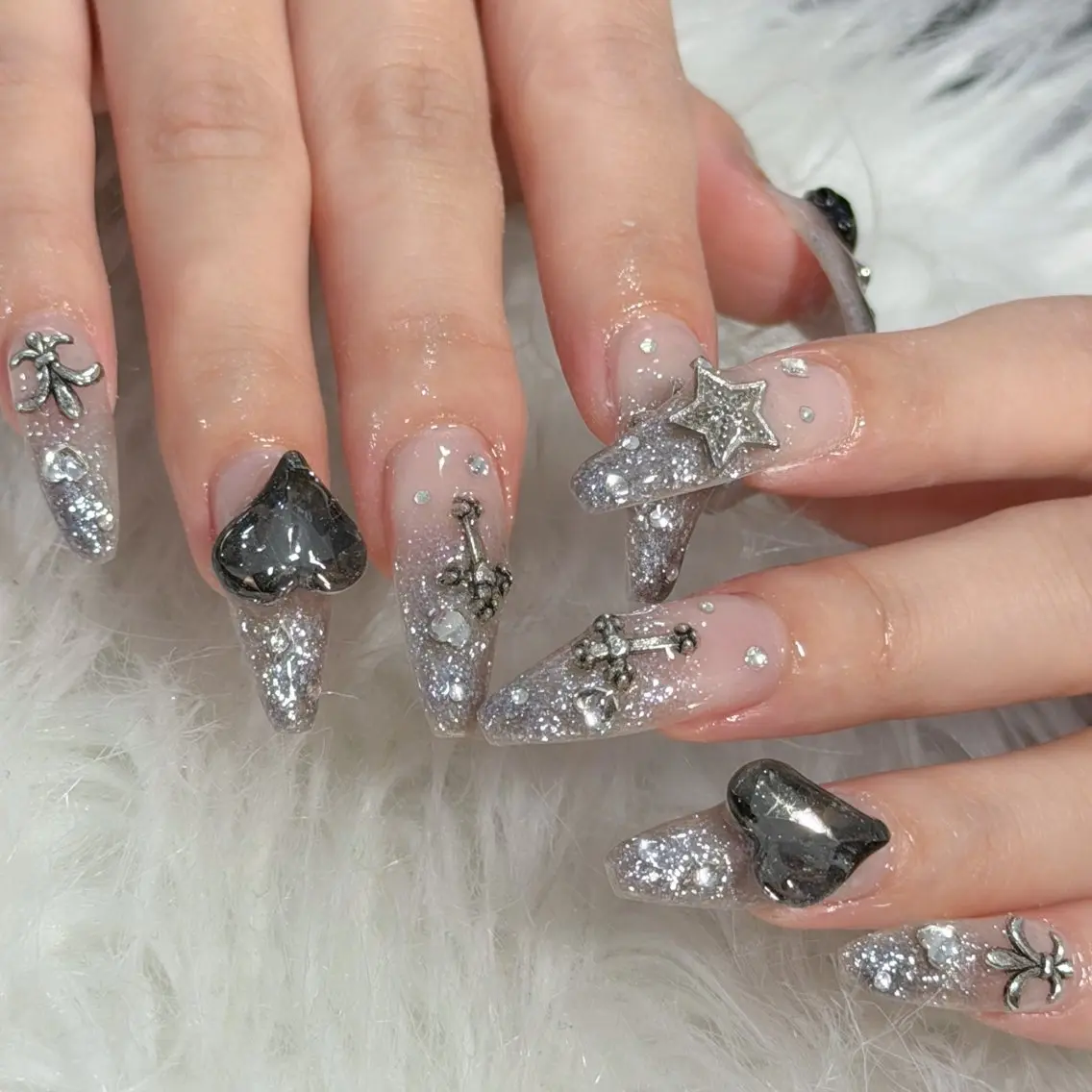 ネイル ハンドネイル フットネイル LAVISH nanamiのネイルデザイン