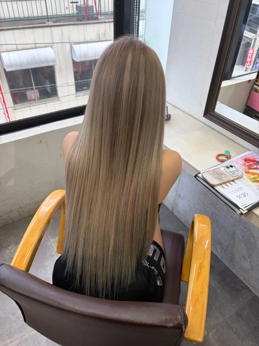 セミロング ヘアカラー エクステ ⭐️U-topia ⭐️和泉田　りさ⭐️のヘアスタイル