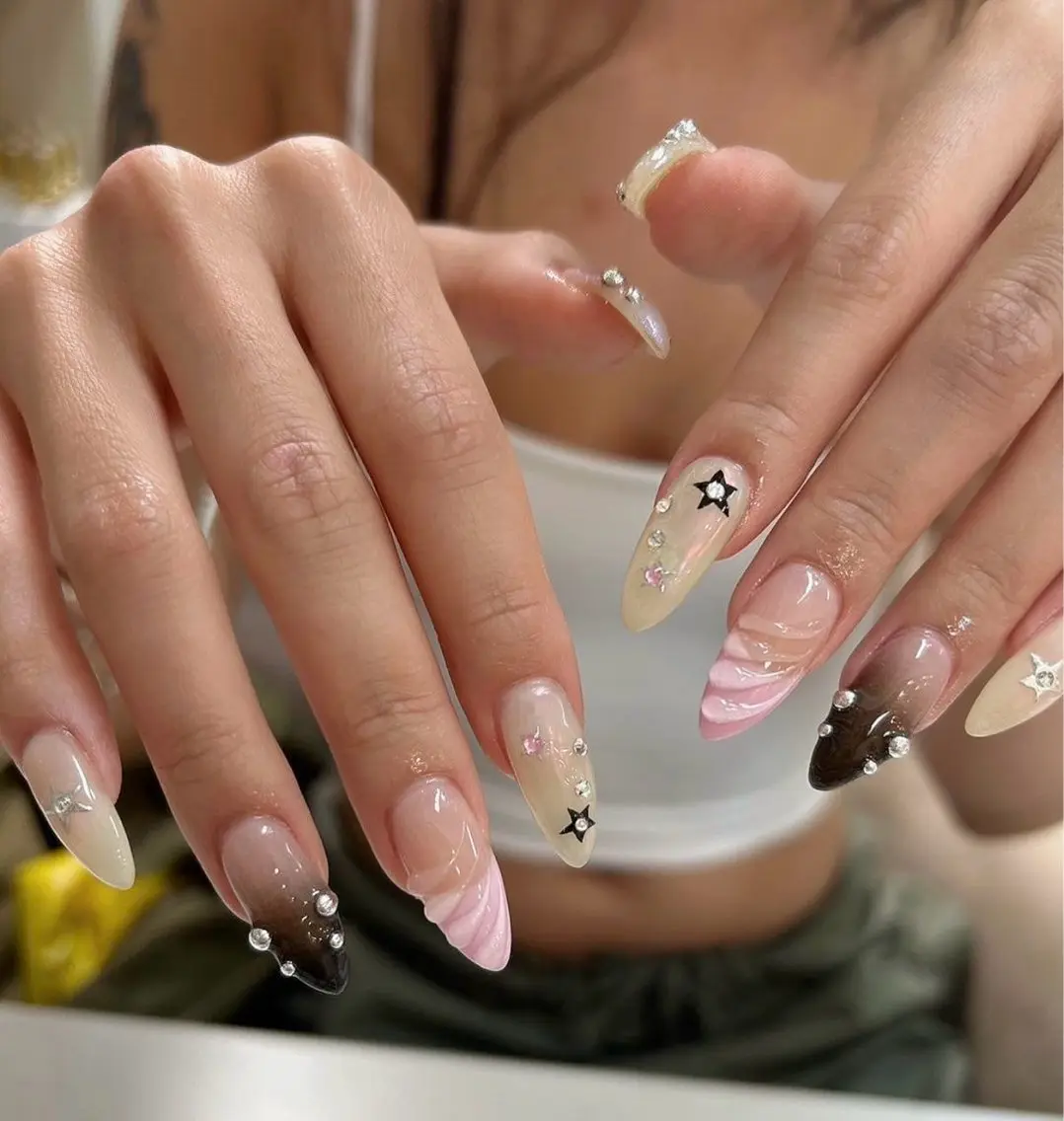 ネイル チークネイル ドット フットネイル フレンチネイル グラデーション ハンドネイル ハンドケア Nihonthy Nail 新宿のネイルデザイン