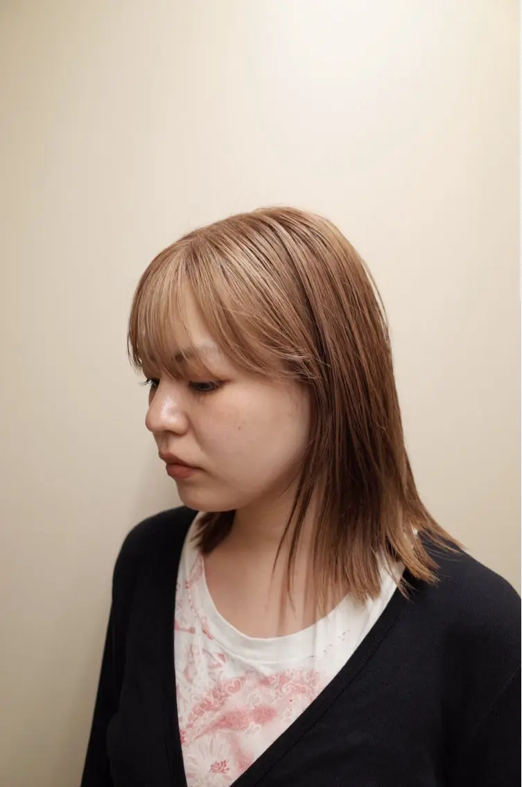 ミディアム カラー アベ コハルのヘアスタイル