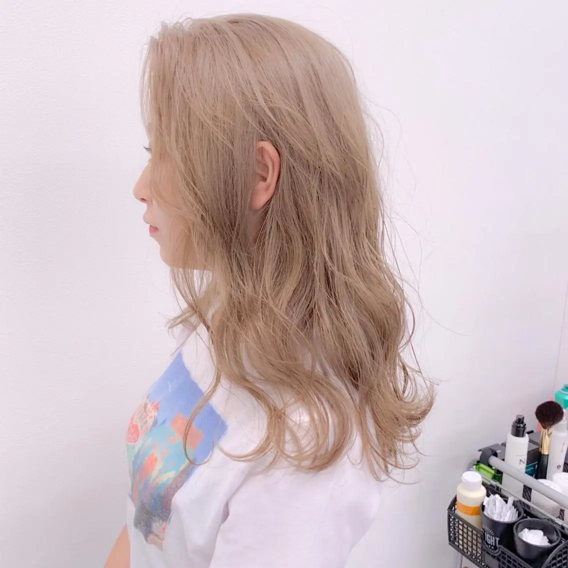 セミロング カラー カット ヘアカラー ハイトーン×レイヤー カットTAKUMIのヘアスタイル