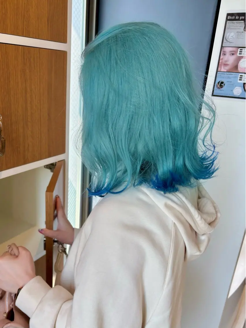 ミディアム カラー ベージュカラー ブリーチ ケアブリーチ デザインカラー ダブルカラー ヘアカラー 肌に馴染むハイトーン /ミルクティーカラーのヘアスタイル