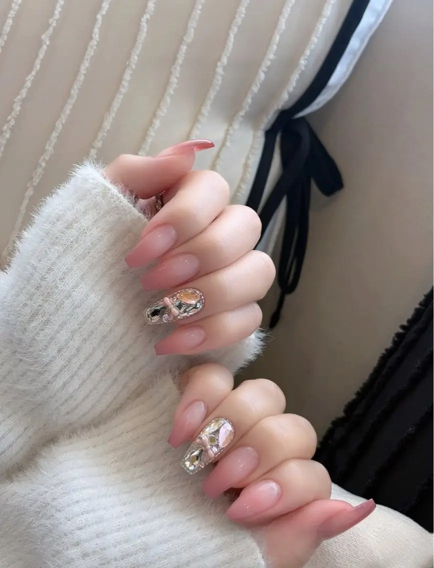ネイル キラキラネイル マグネットネイル ぷっくりネイル 春ネイル ワンホンネイル ハンドネイル Lyna 池袋のネイルデザイン