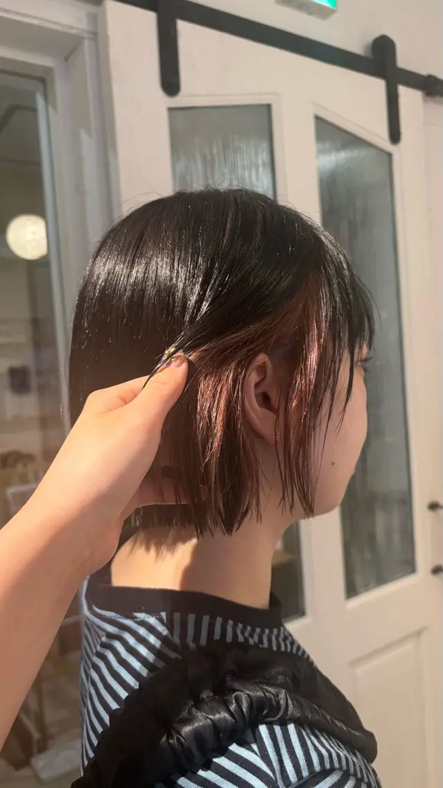 ショート カラー イヤリングカラー インナーカラー ボブ カット ヘアカラー rina/似合わせ/ 透明感/髪質改善のヘアスタイル