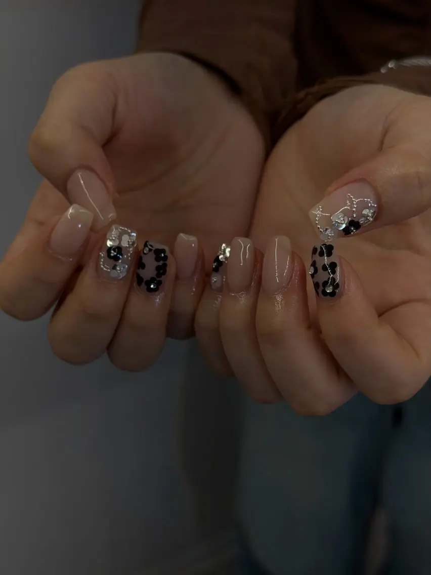 ネイル ジェルネイル キラキラネイル マグネットネイル ニュアンスネイル パラジェル ハンドネイル ハンドケア Bana_ Nailのネイルデザイン