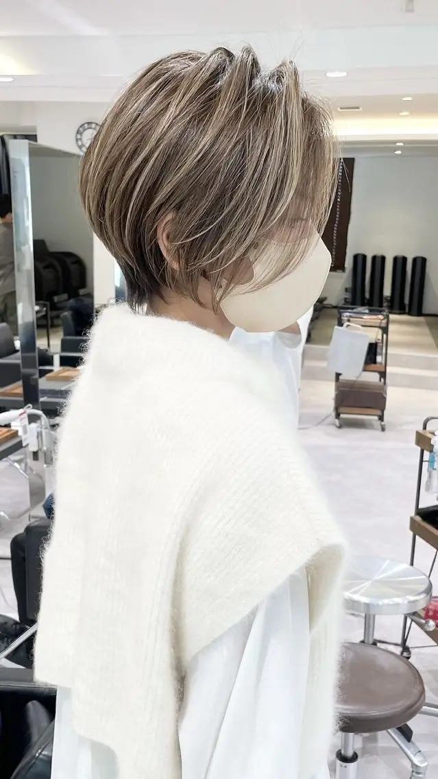ショート カラー ハイライトカラー ハイライト カット 大人女性お悩み解決 ショート/イハカズキのヘアスタイル