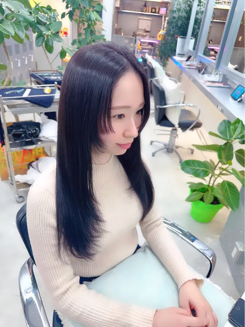 ロング カラー 岡野 静華のヘアスタイル